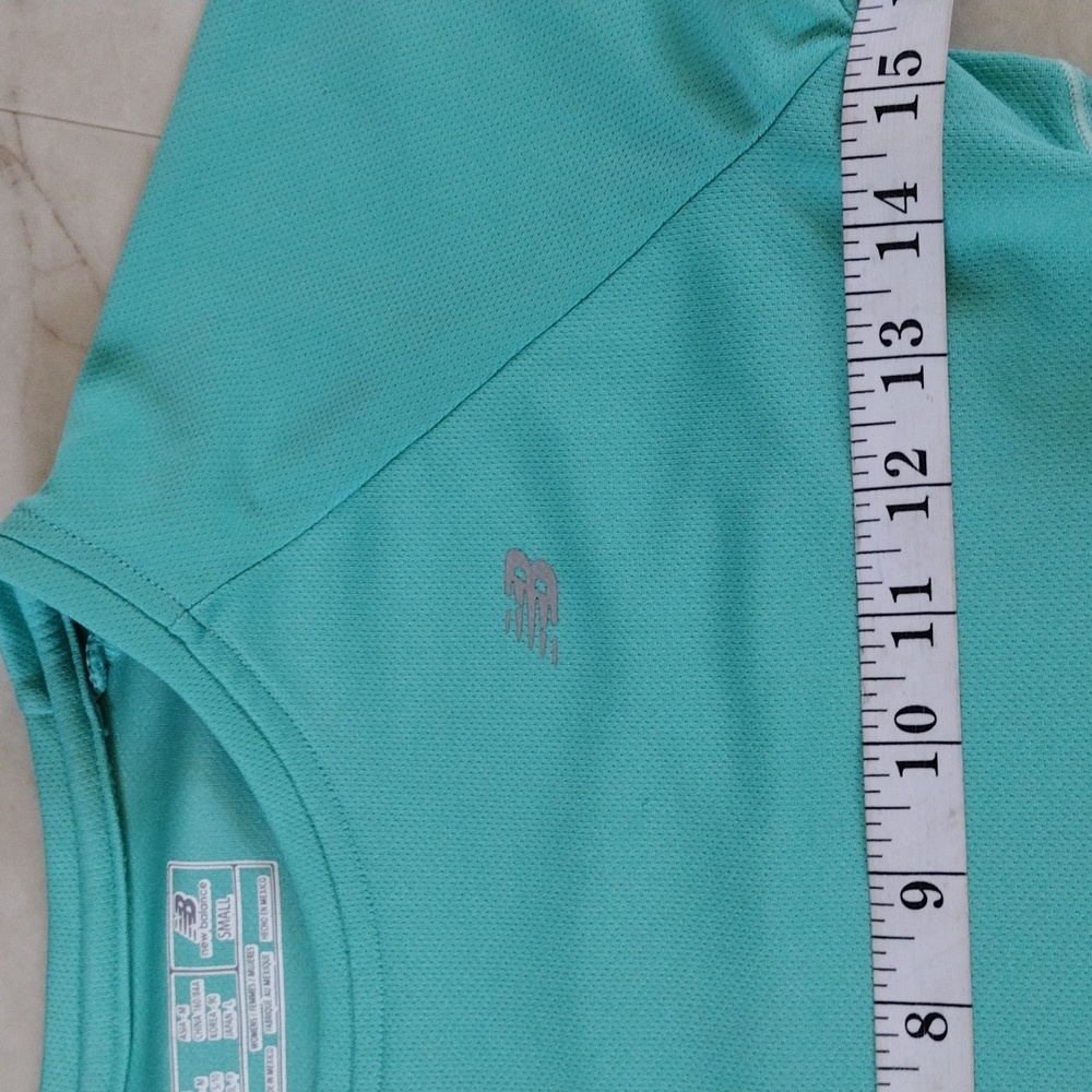 New Balance t-shirt. - Picture 8 of 14